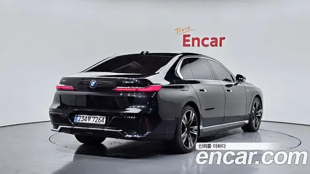 BMW 7 Series 2023 — ფოტო 7/20