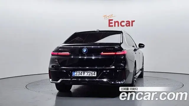 BMW 7 Series 2023 — ფოტო 19/20