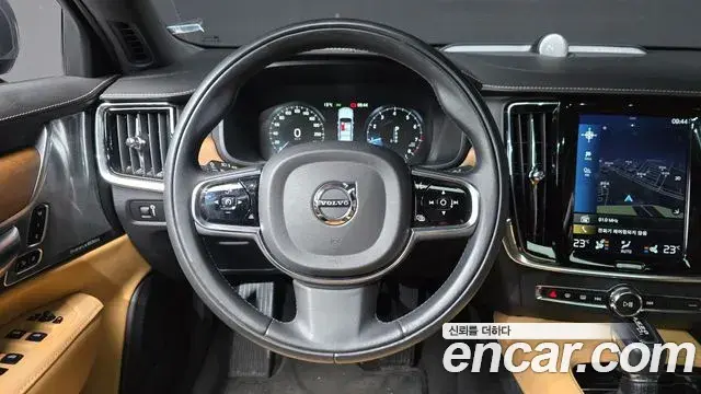 Volvo S90 2019 — Photo 6/20