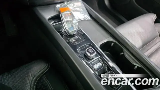 Volvo XC60 2021 — Şəkil 13/20