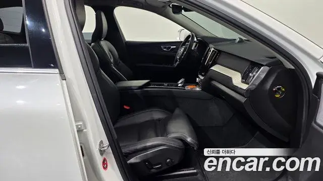 Volvo XC60 2021 — Şəkil 9/20