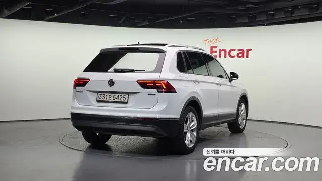 Volkswagen Tiguan 2020 — Photo 14/20