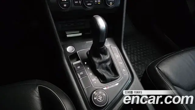 Volkswagen Tiguan 2020 — Photo 2/20