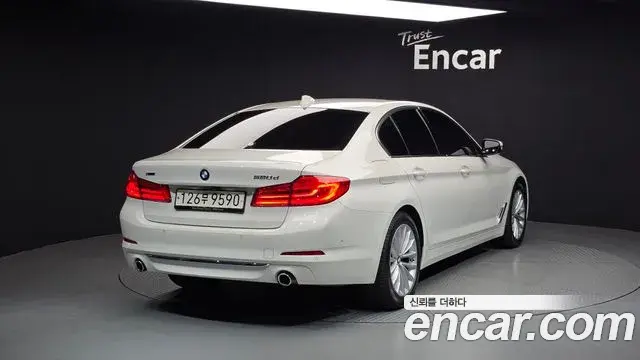 BMW 5 Series 2020 — Фото 2/20