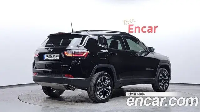 Jeep Compass 2022 — ფოტო 16/20