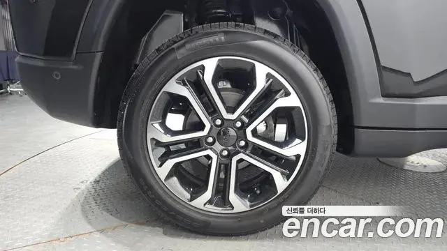 Jeep Compass 2022 — ფოტო 6/20