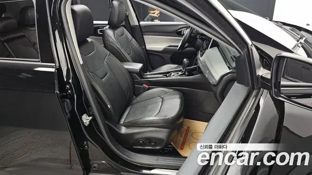 Jeep Compass 2022 — ფოტო 17/20