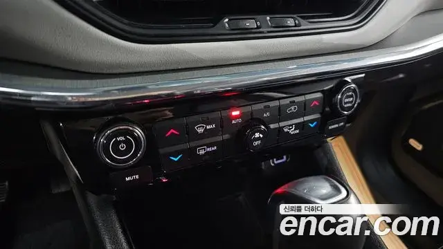 Jeep Compass 2022 — ფოტო 14/20