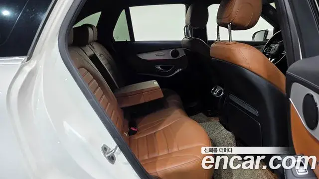 Mercedes-Benz GLC-Class 2022 — ფოტო 8/20
