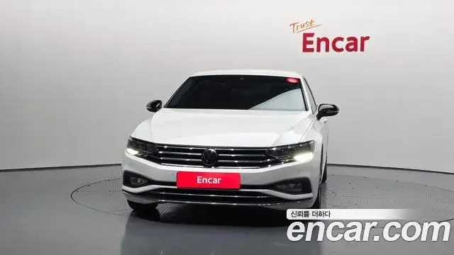 Volkswagen Passat GT 2022 — Photo 19/20