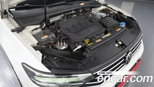 Volkswagen Passat GT 2022 — Photo 9/20