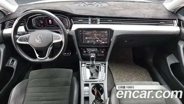 Volkswagen Passat GT 2022 — Photo 17/20