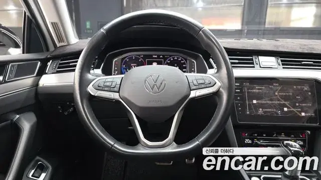 Volkswagen Passat GT 2022 — Photo 16/20