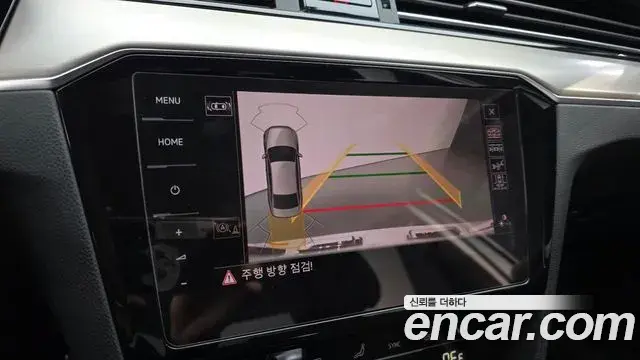 Volkswagen Passat GT 2022 — Photo 2/20