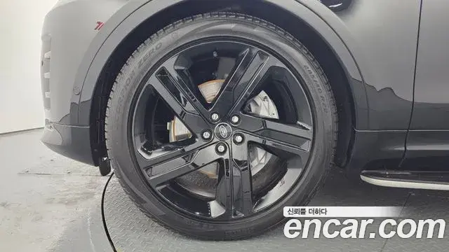 Land Rover Discovery 5 2024 — ფოტო 19/20