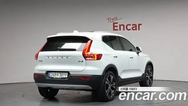 Volvo XC40 2020 — Фото 2/20