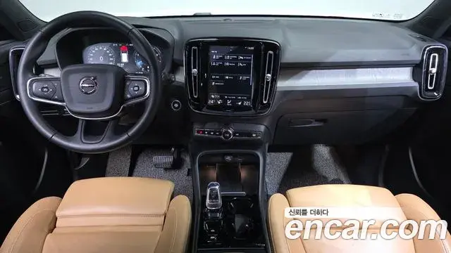 Volvo XC40 2020 — Фото 7/20