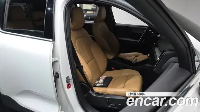 Volvo XC40 2020 — Фото 12/20