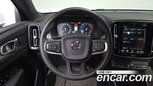 Volvo XC40 2020 — Фото 14/20