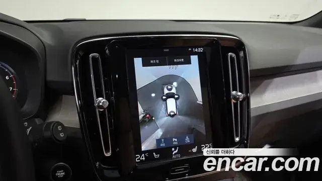 Volvo XC40 2020 — Фото 16/20
