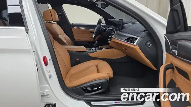 BMW 5 Series 2022 — ფოტო 18/20