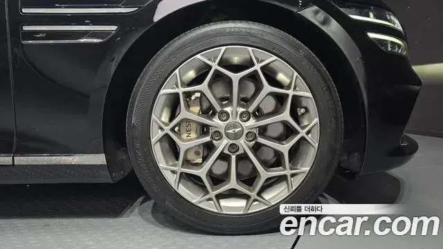 Genesis G80 2022 — Photo 12/20