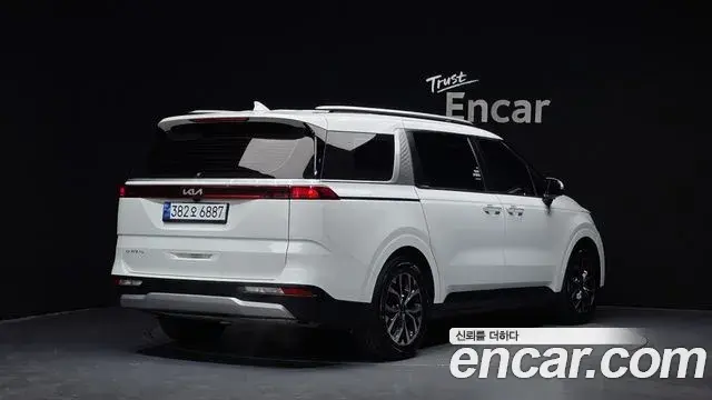 Kia Carnival 2023 — Фото 2/20