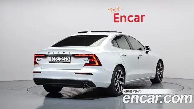 Volvo S60 2020 — Фото 2/20