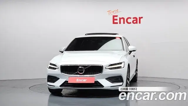 Volvo S60 2020 — Фото 3/20