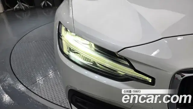 Volvo S60 2020 — Şəkil 16/30
