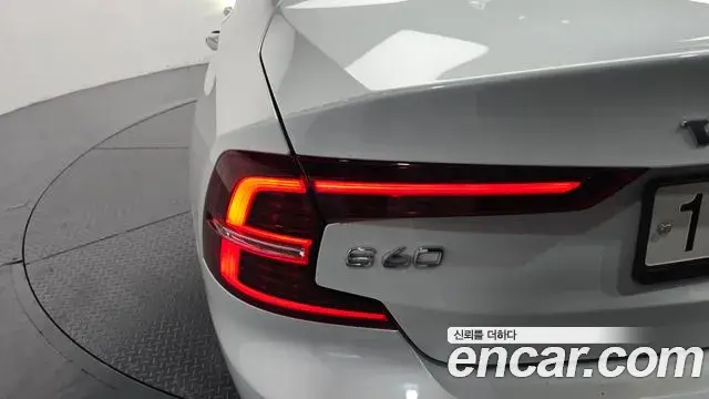 Volvo S60 2020 — Şəkil 28/30