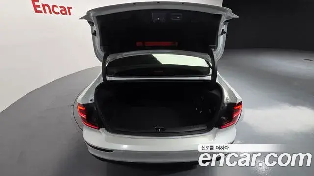 Volvo S60 2020 — Şəkil 13/30