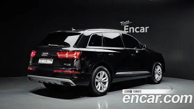 Audi Q7 2019 — Şəkil 15/20