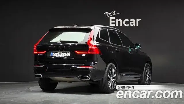 Volvo XC60 2021 — ფოტო 14/20