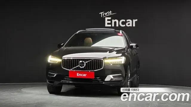Volvo XC60 2021 — ფოტო 8/20