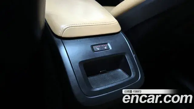 Volvo XC60 2021 — ფოტო 7/20
