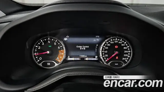 Jeep Renegade 2023 — Фото 8/20