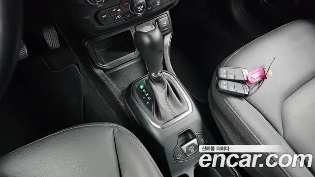 Jeep Renegade 2023 — Фото 9/20