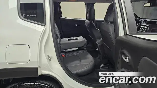Jeep Renegade 2023 — Фото 12/20