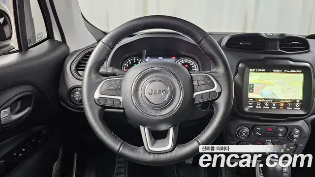 Jeep Renegade 2023 — Фото 13/20