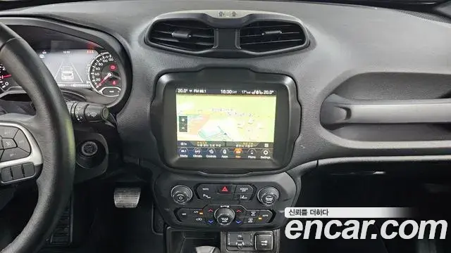 Jeep Renegade 2023 — Фото 14/20