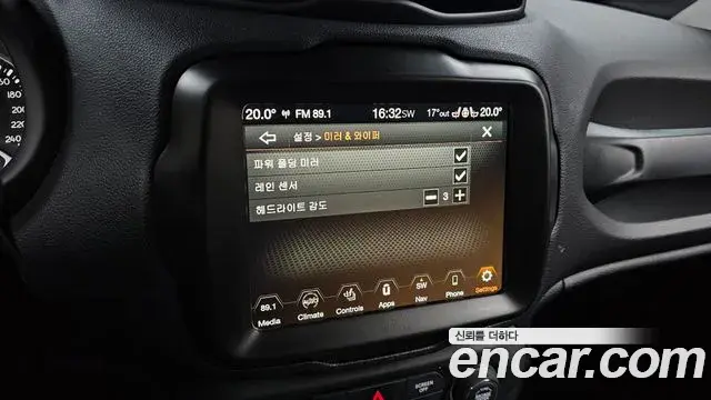 Jeep Renegade 2023 — Фото 17/20