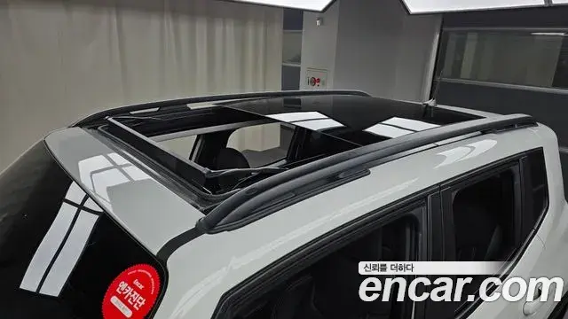 Jeep Renegade 2023 — Фото 19/20