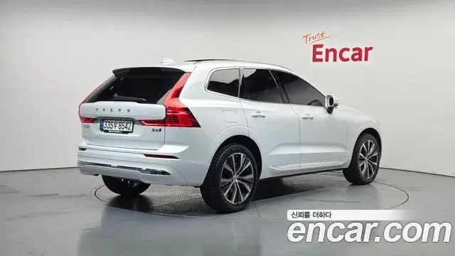 Volvo XC60 2021 — Фото 2/20