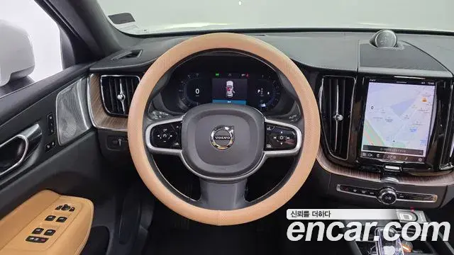 Volvo XC60 2021 — Фото 13/20