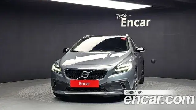Volvo V40 Cross Country 2018 — Фото 2/20