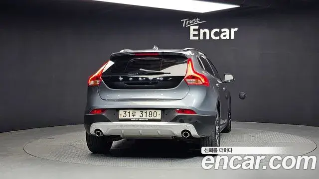 Volvo V40 Cross Country 2018 — Фото 3/20