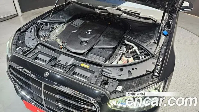 Mercedes-Benz S-Class 2025 — Photo 4/20