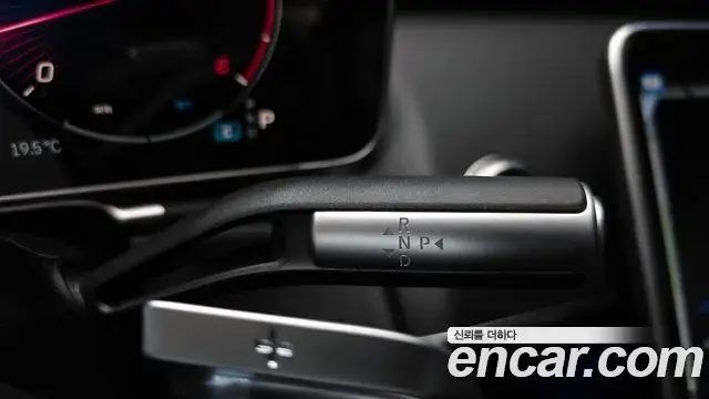 Mercedes-Benz S-Class 2025 — Photo 17/20