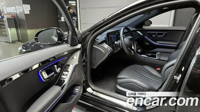Mercedes-Benz S-Class 2025 — Photo 18/20